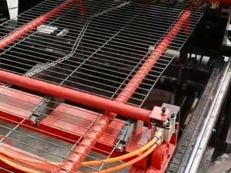 自動隔網排焊機